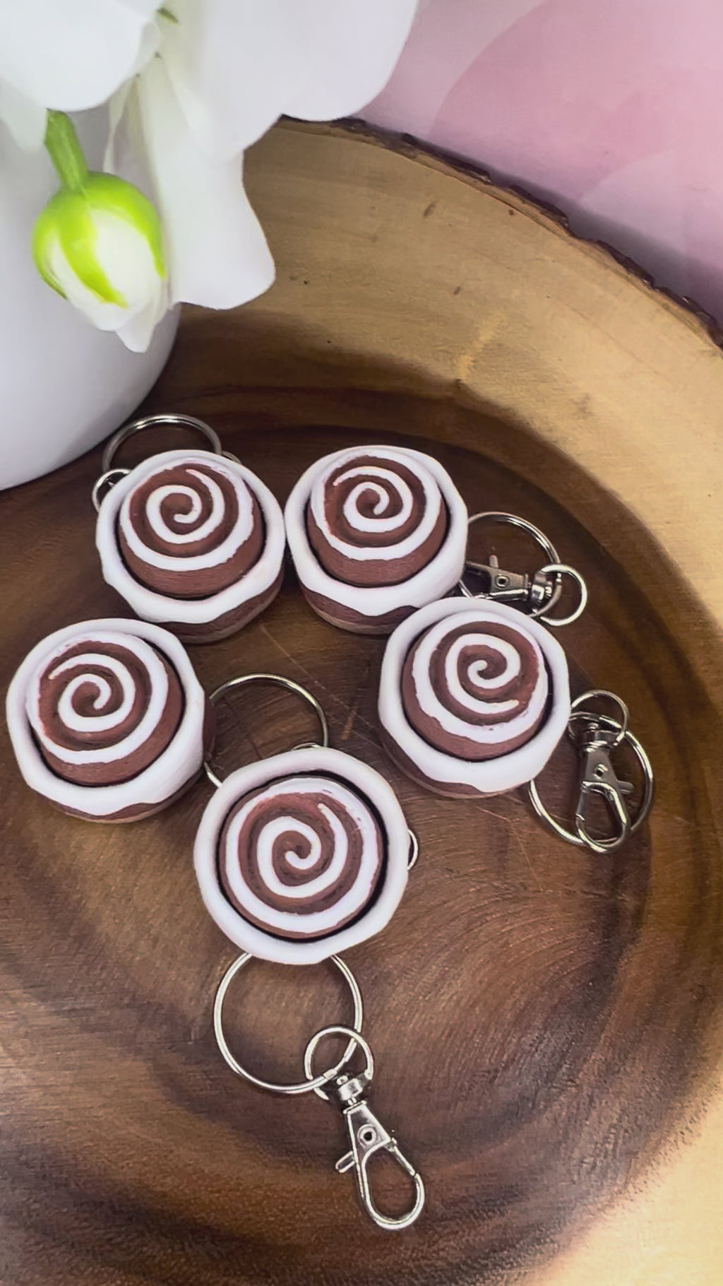 Cinnamon roll clicker