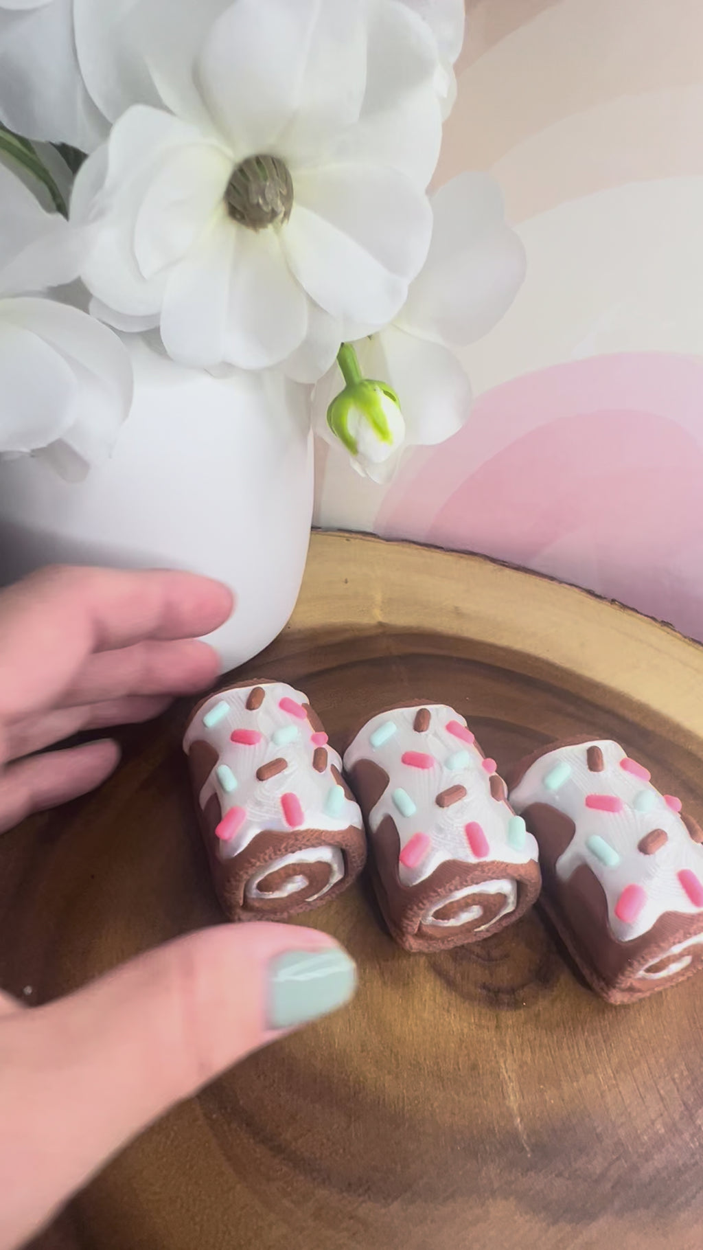 Cake roll clicker