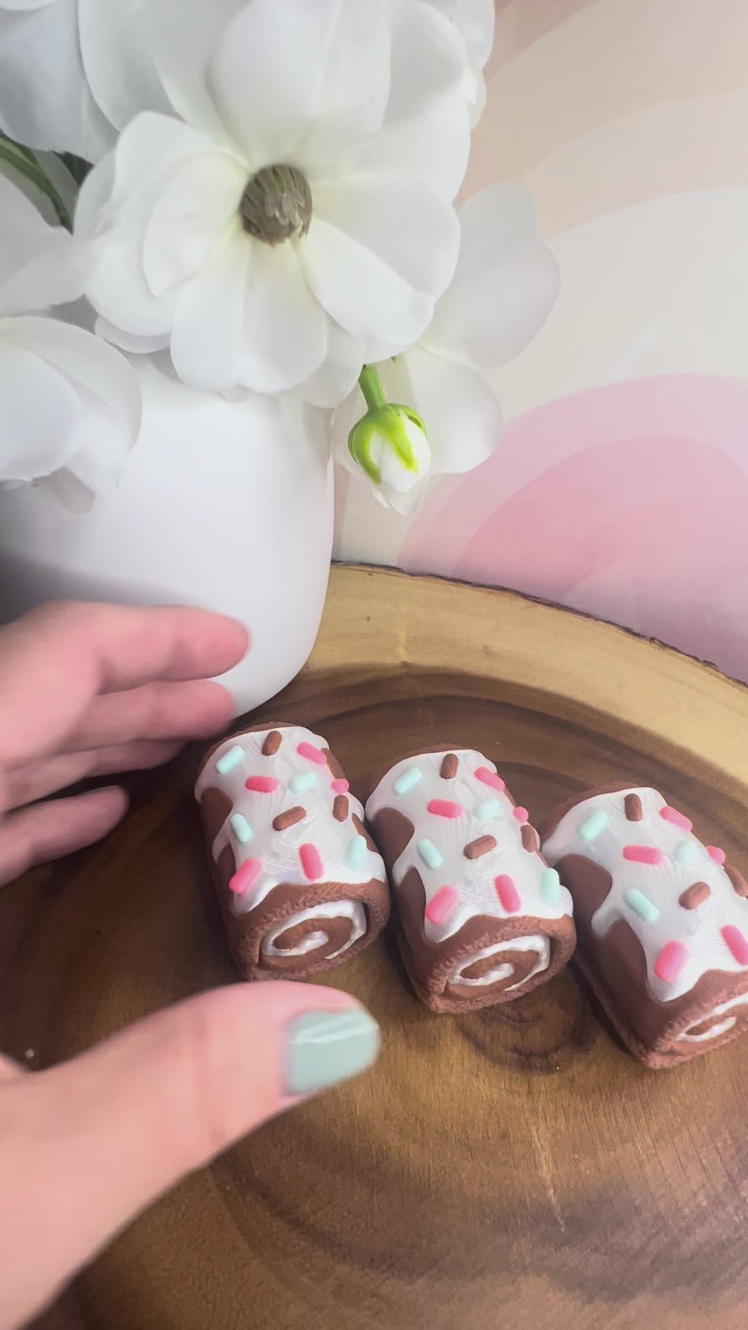 Cake roll clicker